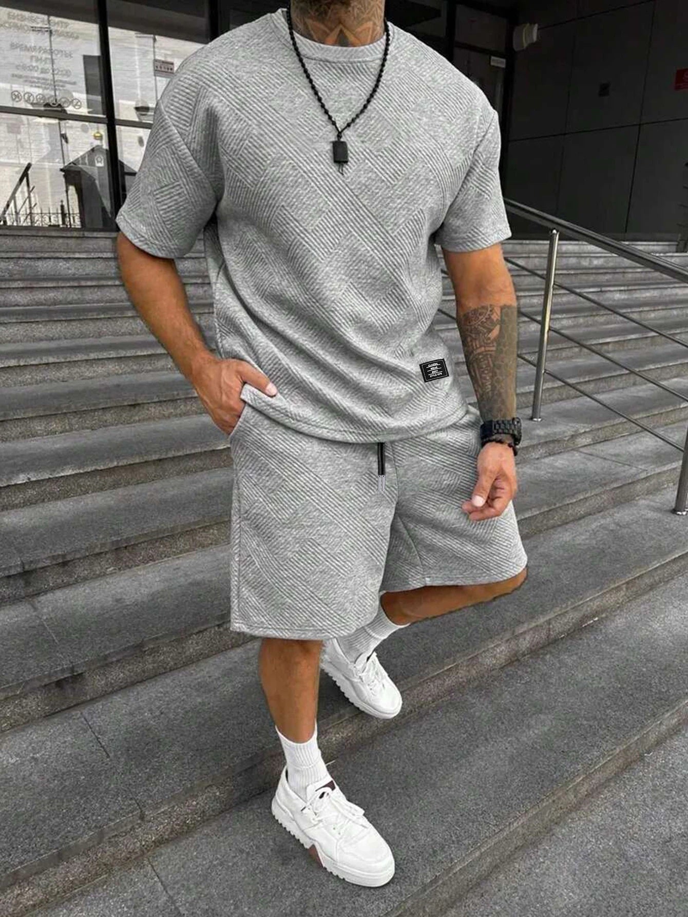 Ensemble deux pièces t-shirt et Short à col rond avec lettres texturées pour hommes, coupe régulière, t-shirt et Short décontractés à manches courtes